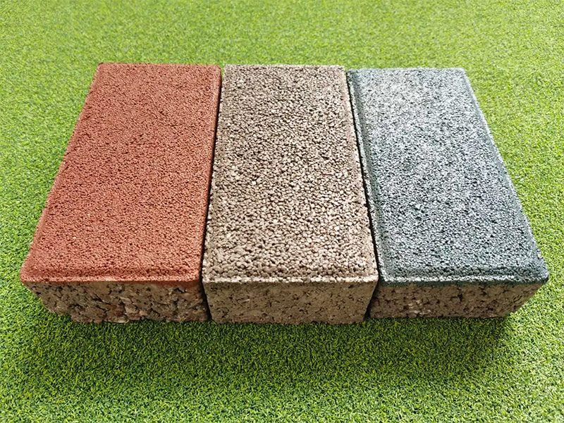 簡單介紹人行道路鋪設(shè)透水磚的好處